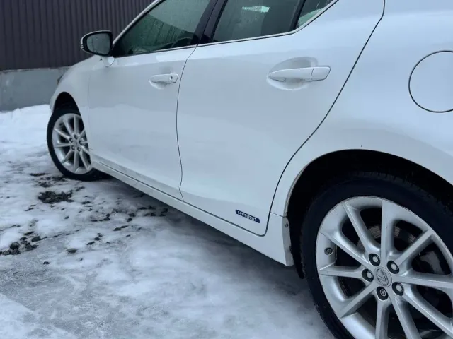 Lexus CT - фото 3