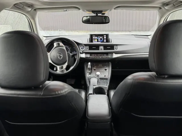 Lexus CT - фото 4