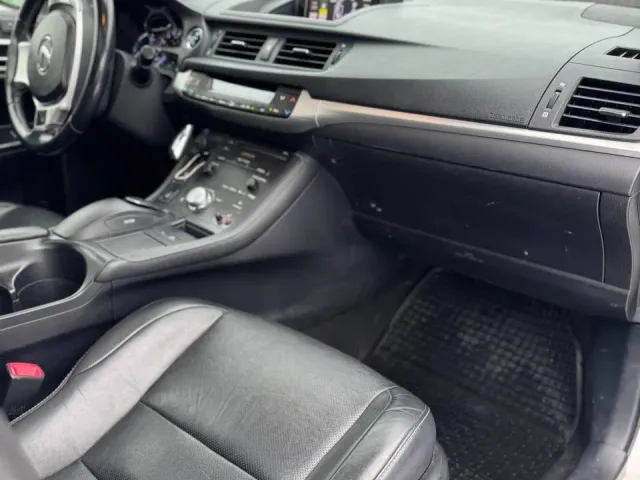 Lexus CT - фото 5