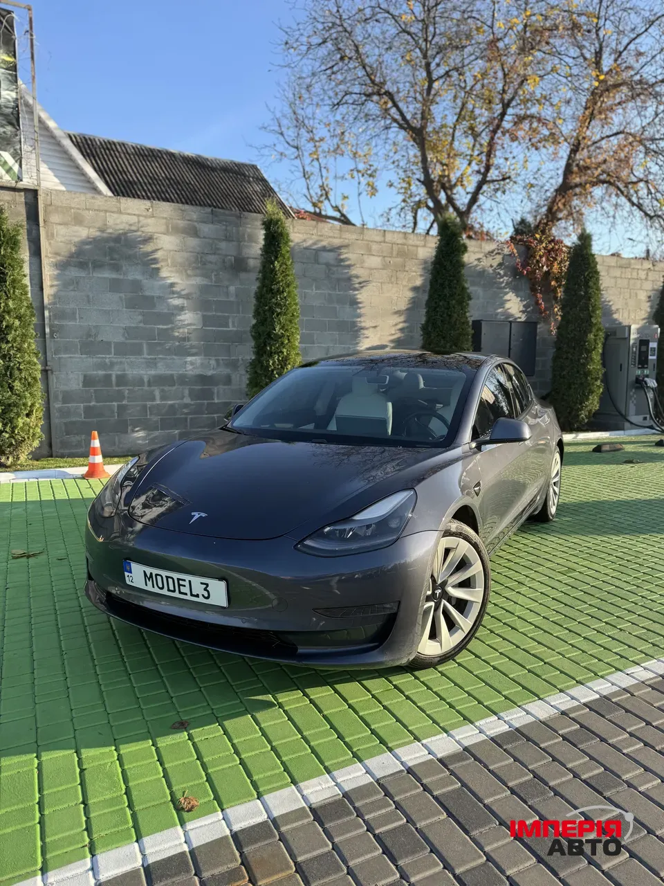 Tesla Model 3 - фото 1