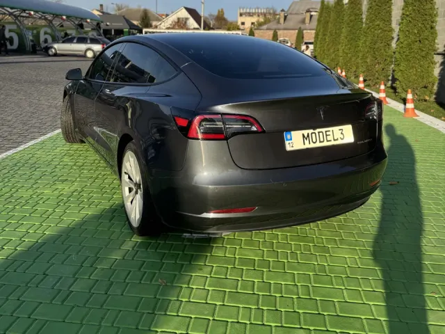 Tesla Model 3 - фото 5