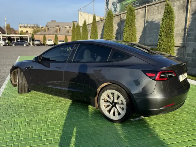 Tesla Model 3 - фото 4