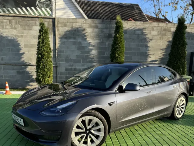 Tesla Model 3 - фото 3