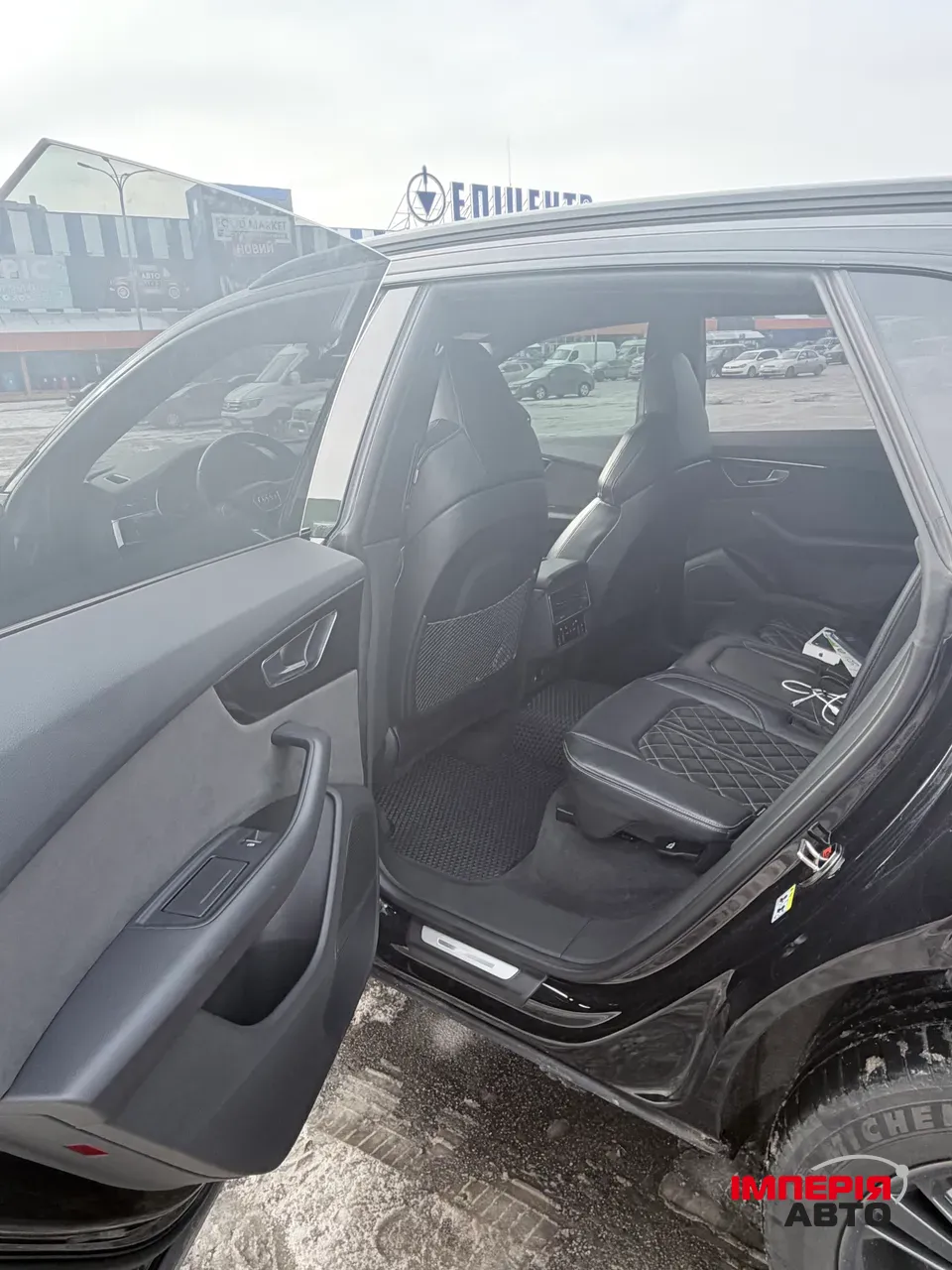 Audi Q8 - фото 36