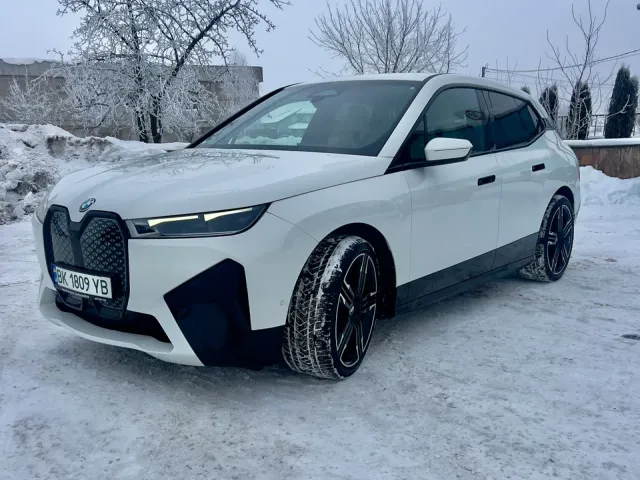 BMW iX - фото 1