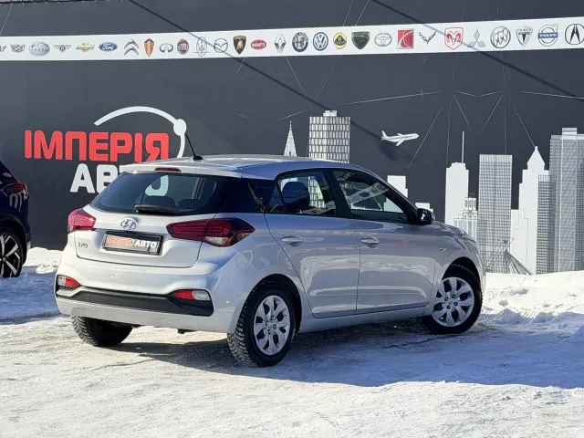 Hyundai i20 - фото 5