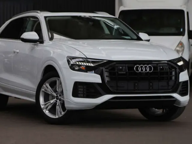 Audi Q8 - фото 1
