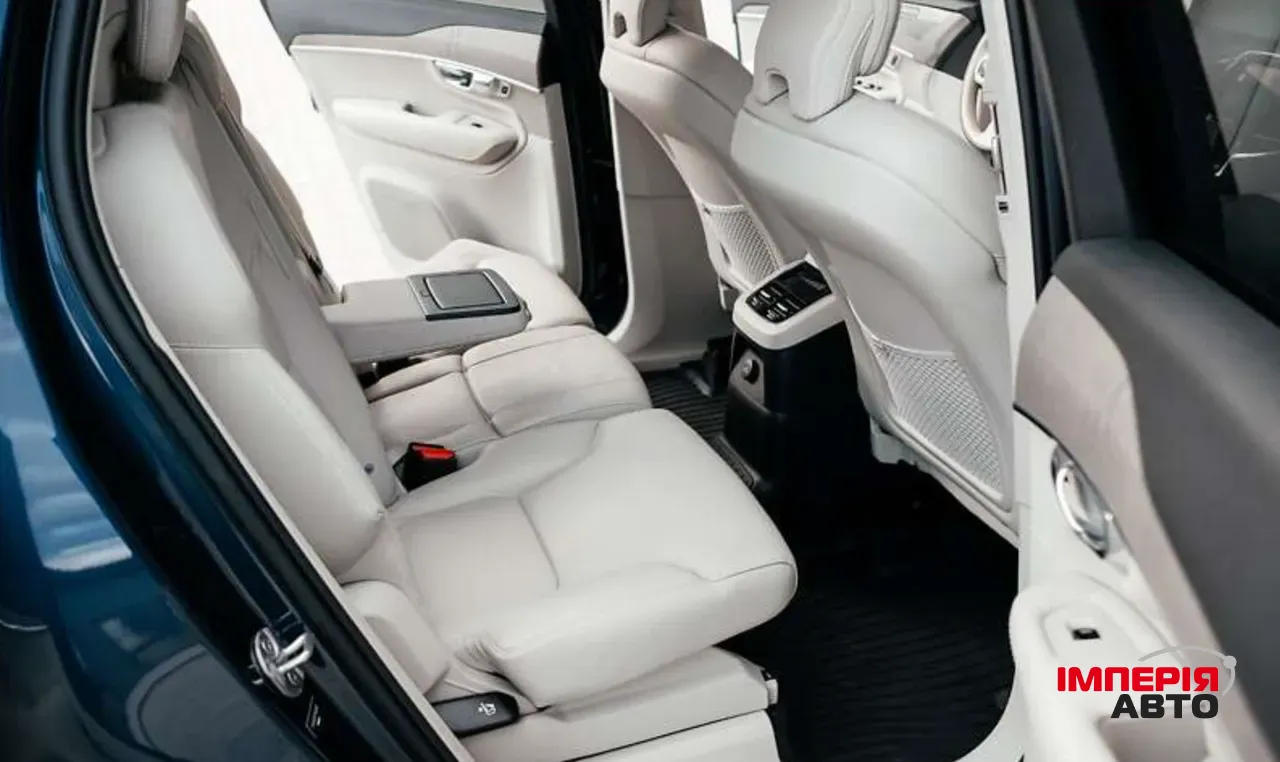 Volvo XC90 - фото 11