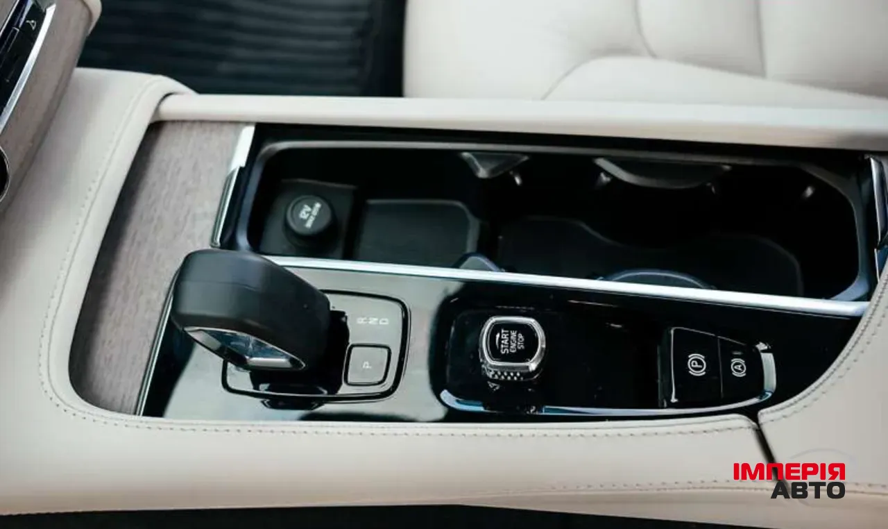 Volvo XC90 - фото 7