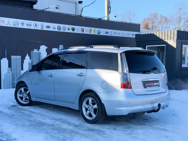 Mitsubishi Grandis - фото 5