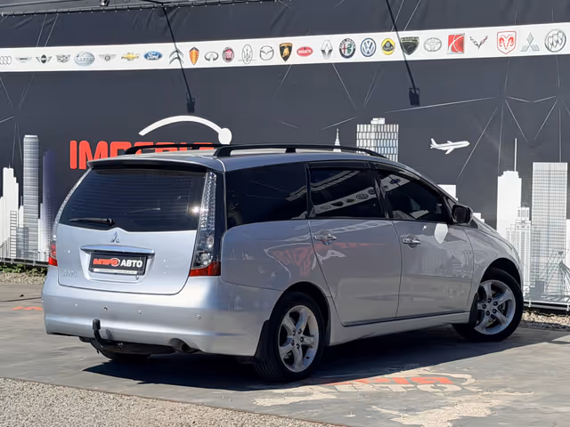 Mitsubishi Grandis - фото 5