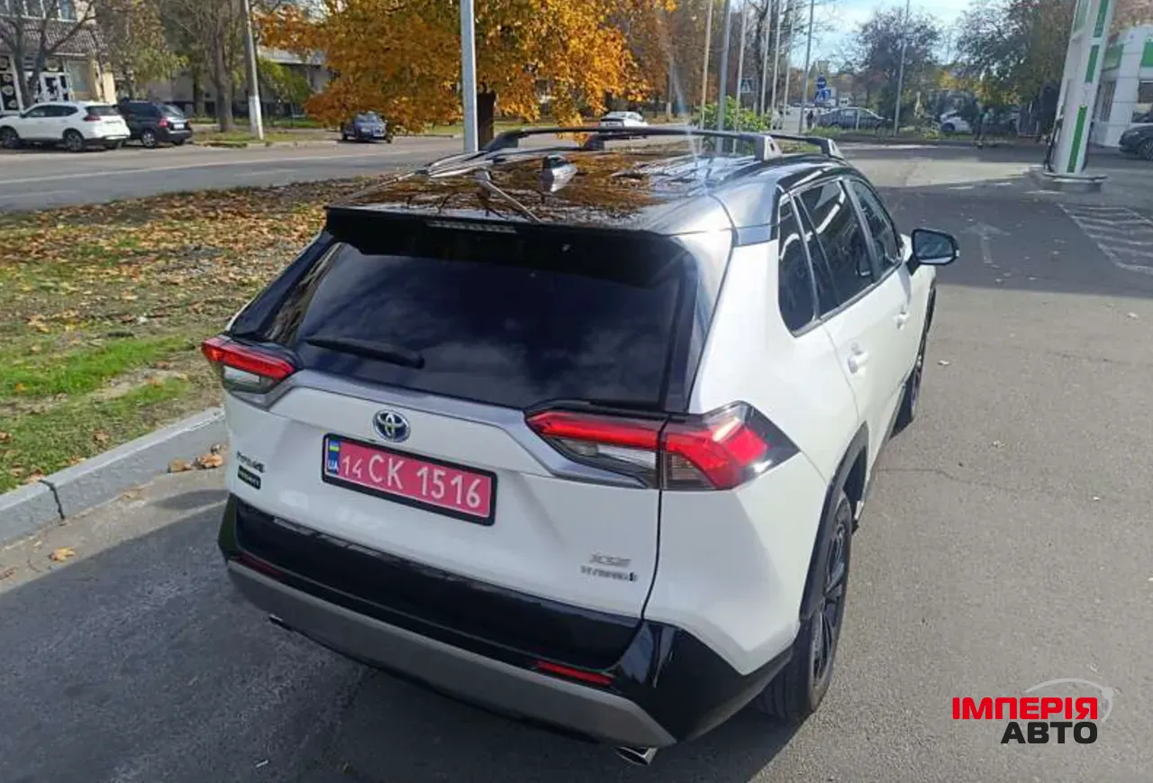 Toyota RAV4 - фото 4