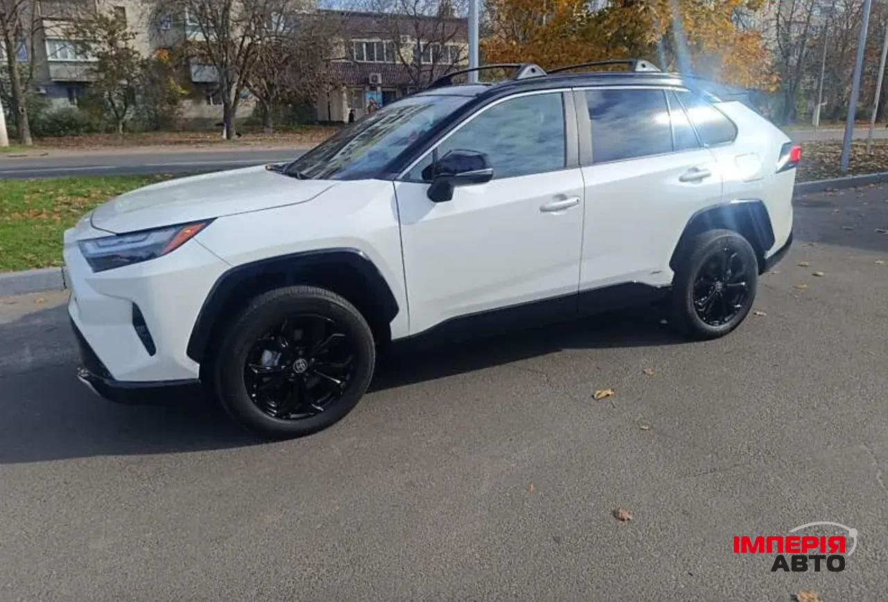 Toyota RAV4 - фото 3