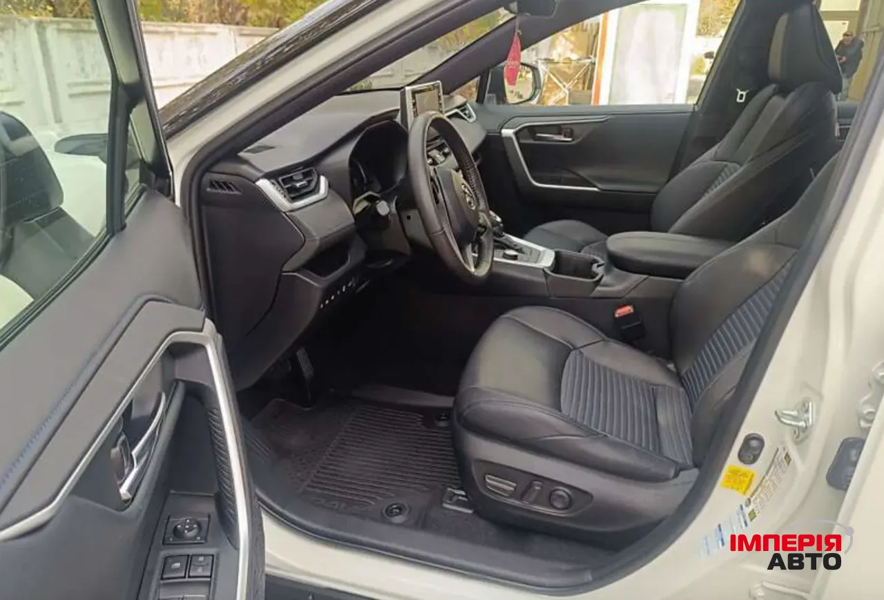 Toyota RAV4 - фото 10
