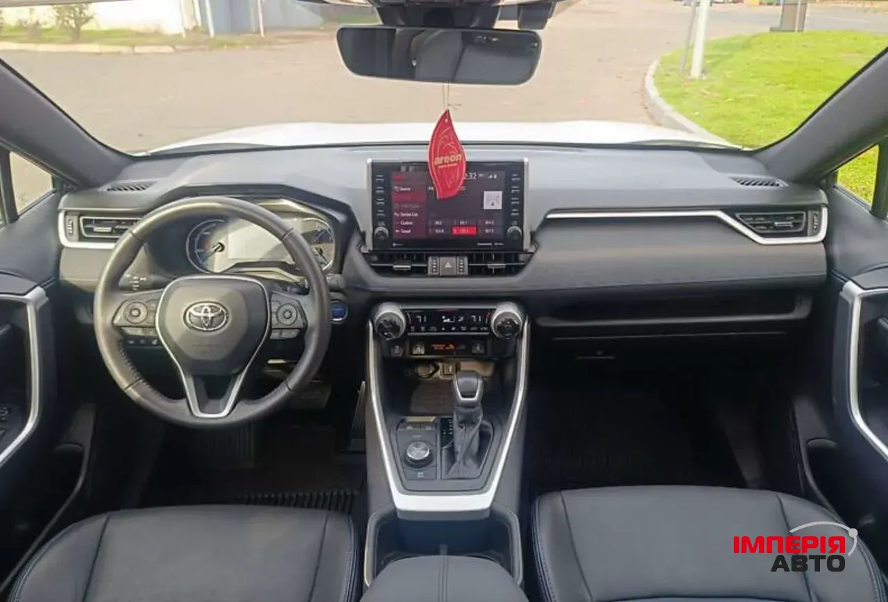 Toyota RAV4 - фото 7