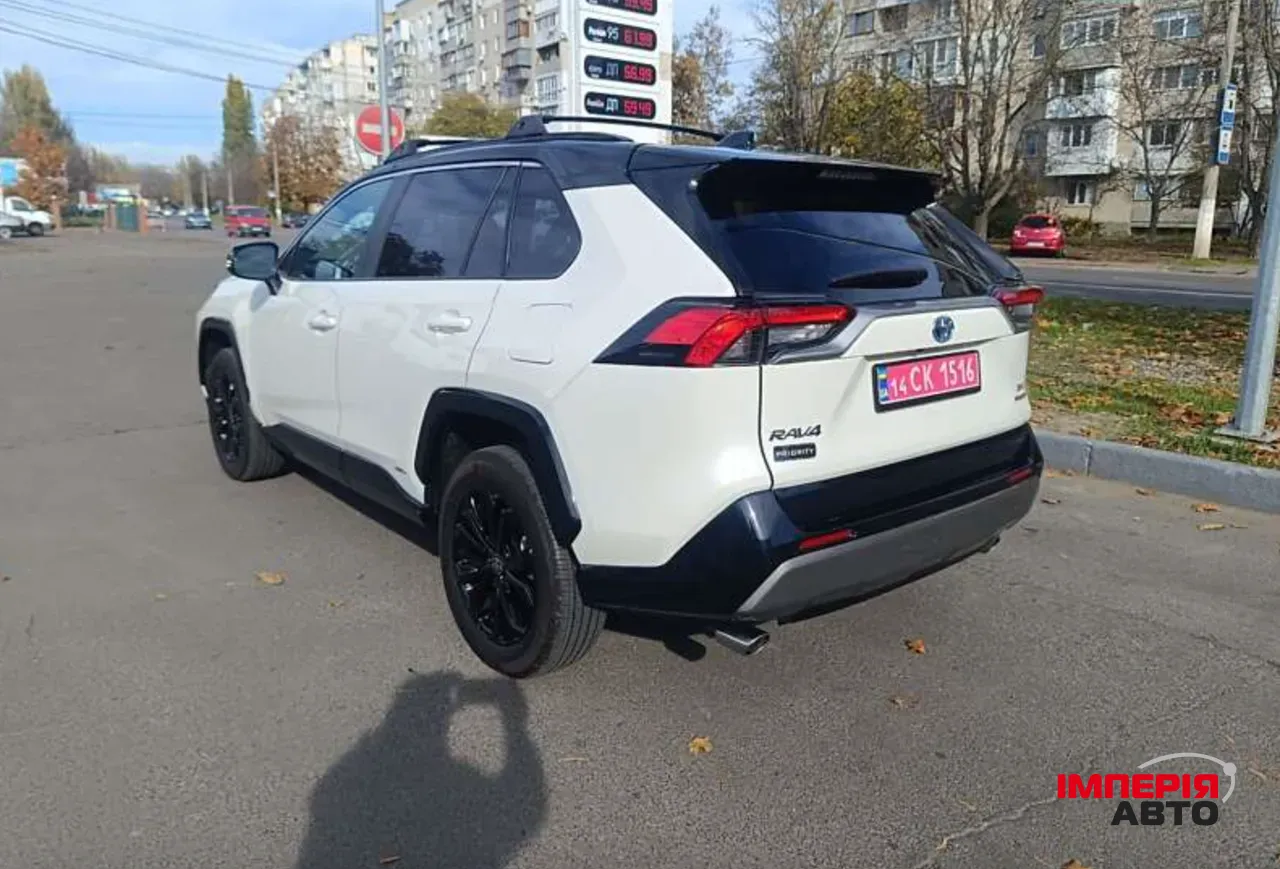 Toyota RAV4 - фото 5