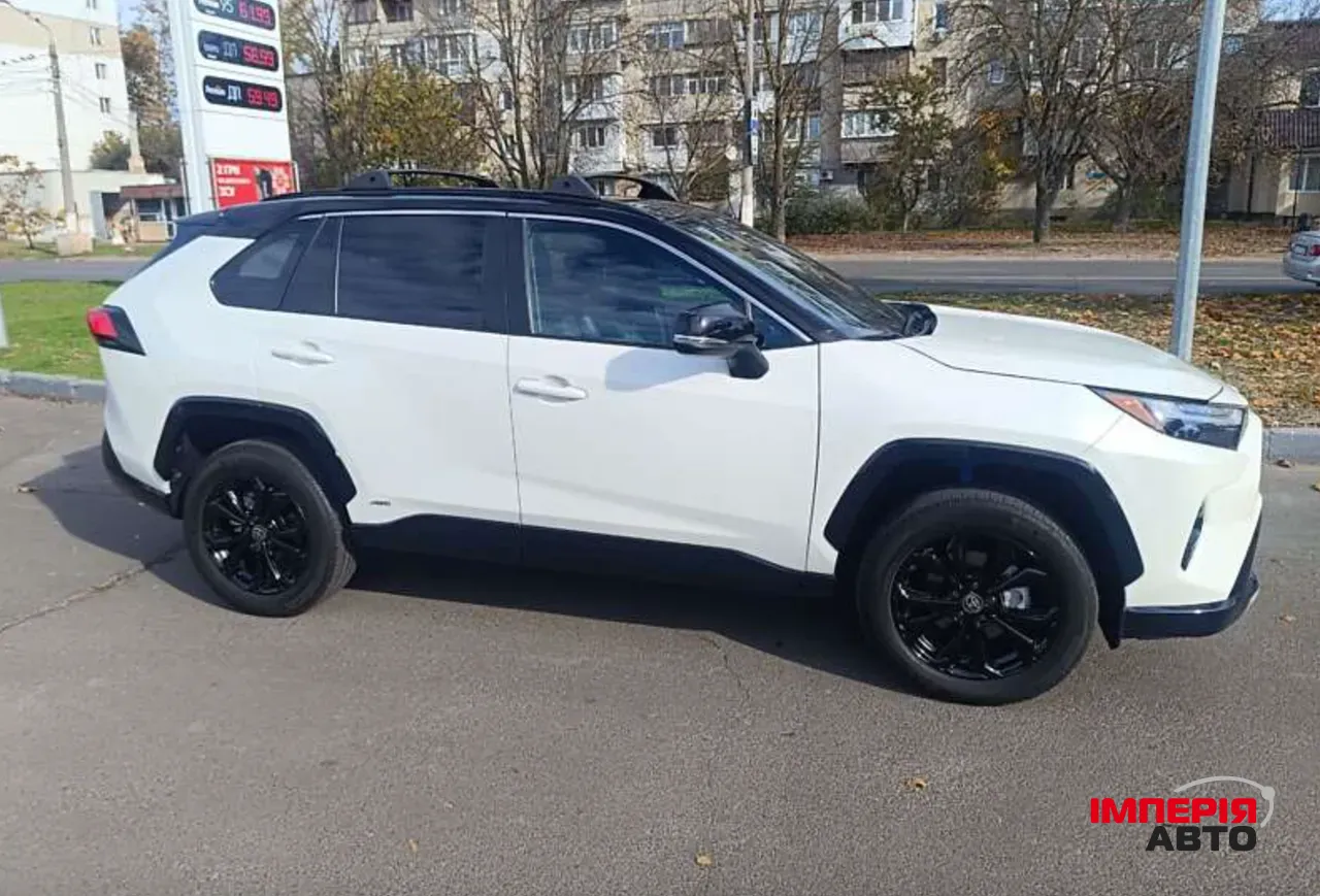 Toyota RAV4 - фото 2