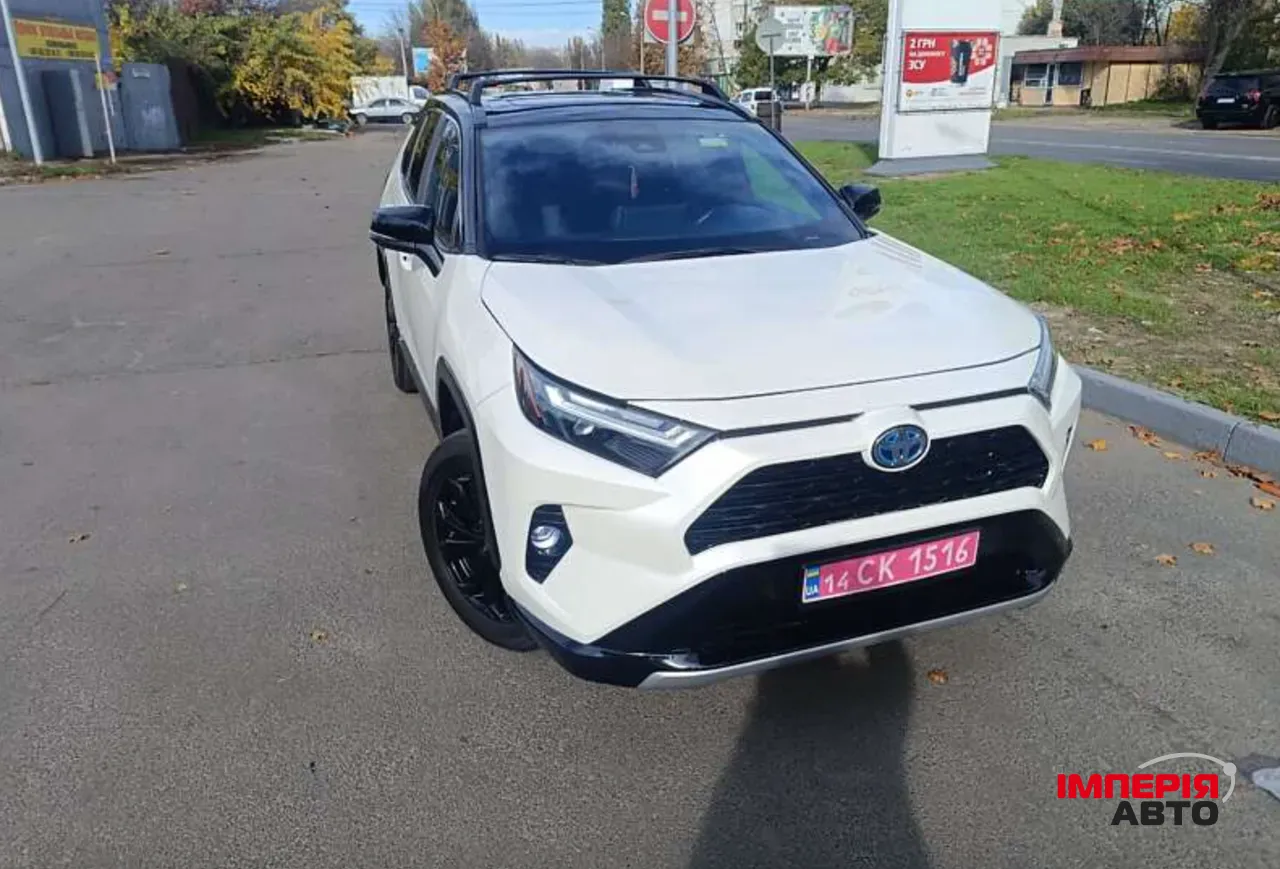 Toyota RAV4 - фото 1