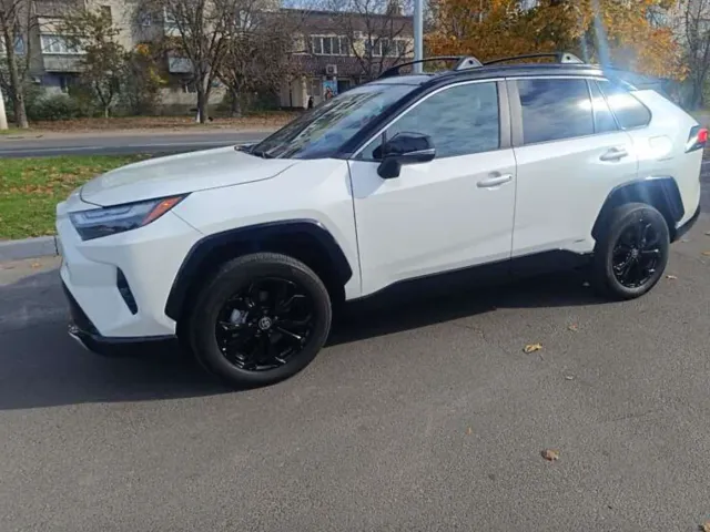 Toyota RAV4 - фото 3