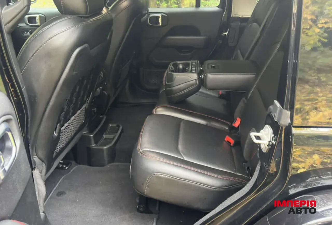 Jeep Wrangler - фото 9