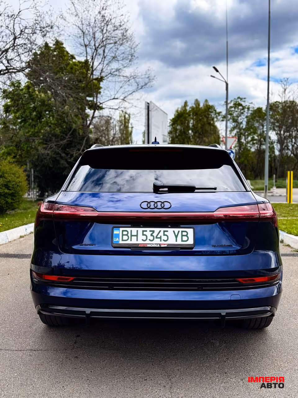 Audi e-tron - фото 11