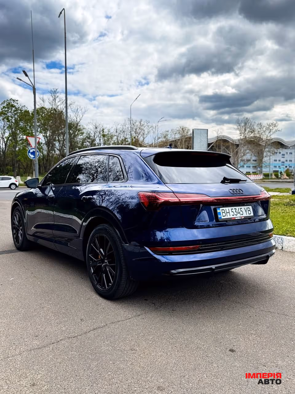 Audi e-tron - фото 9