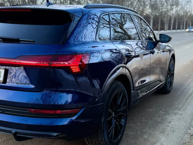 Audi e-tron - фото 5