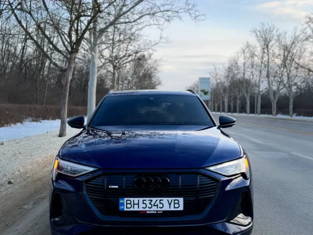 Audi e-tron - фото 3