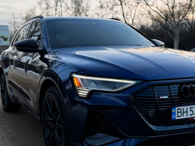 Audi e-tron - фото 2