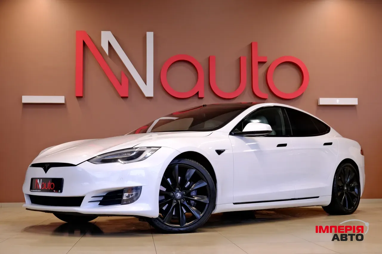 Tesla Model S - фото 1