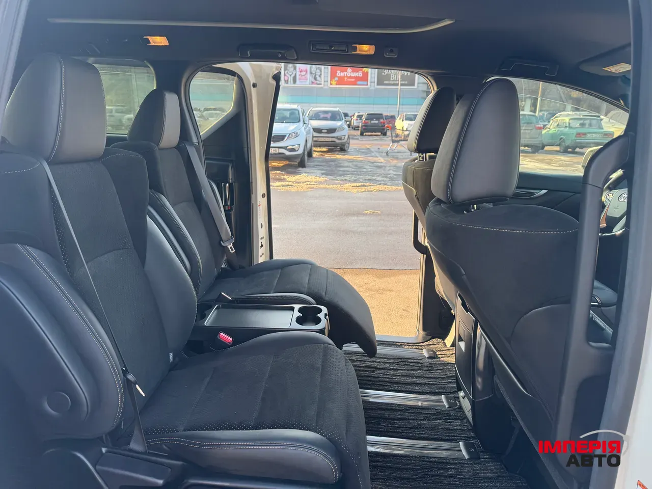 Toyota Alphard - фото 8