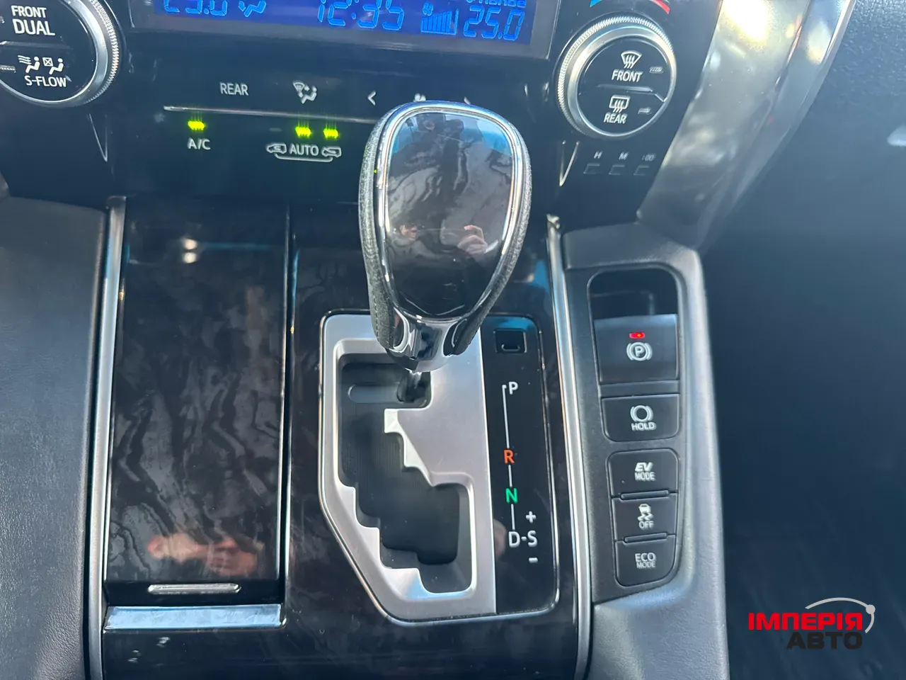 Toyota Alphard - фото 11