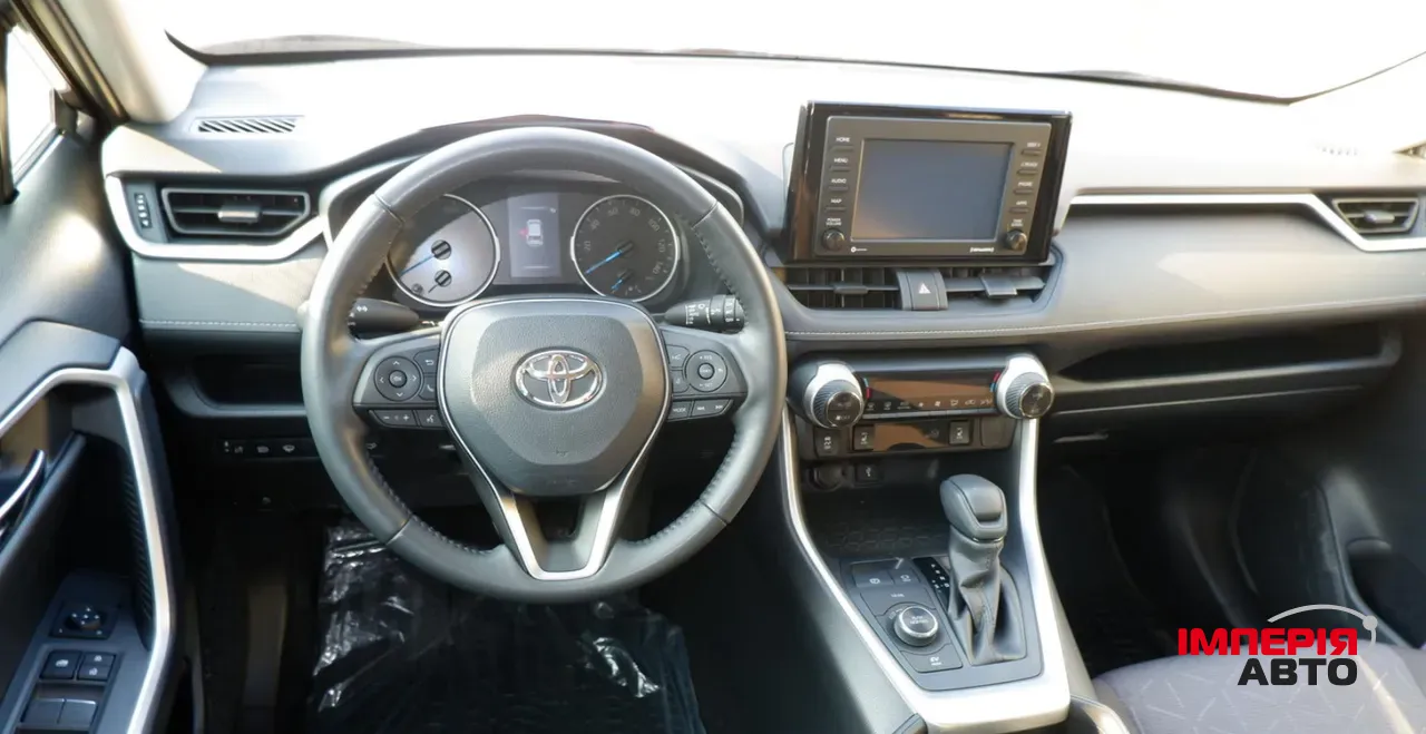 Toyota RAV4 - фото 3