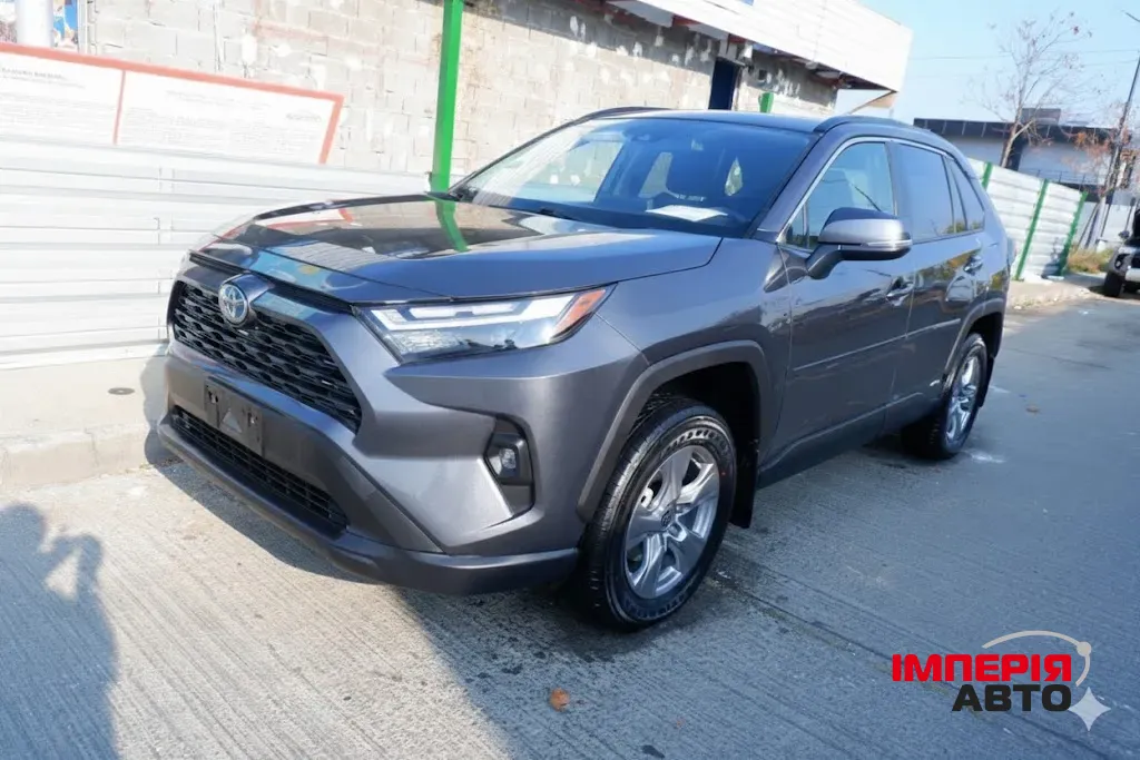 Toyota RAV4 - фото 1