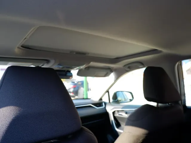 Toyota RAV4 - фото 4