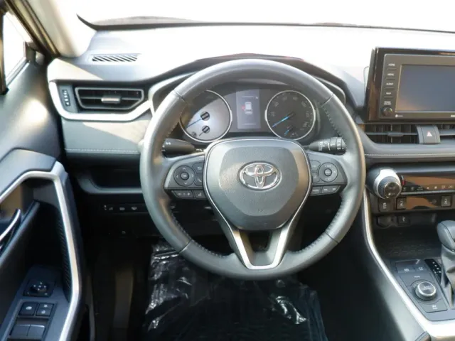 Toyota RAV4 - фото 3