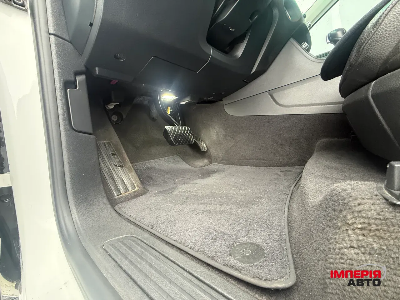 Volkswagen Touareg - фото 14