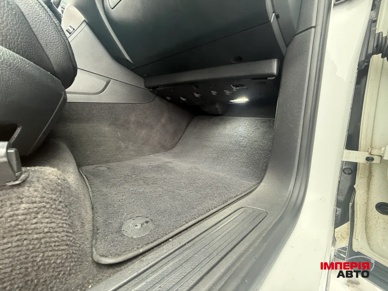 Volkswagen Touareg - фото 13