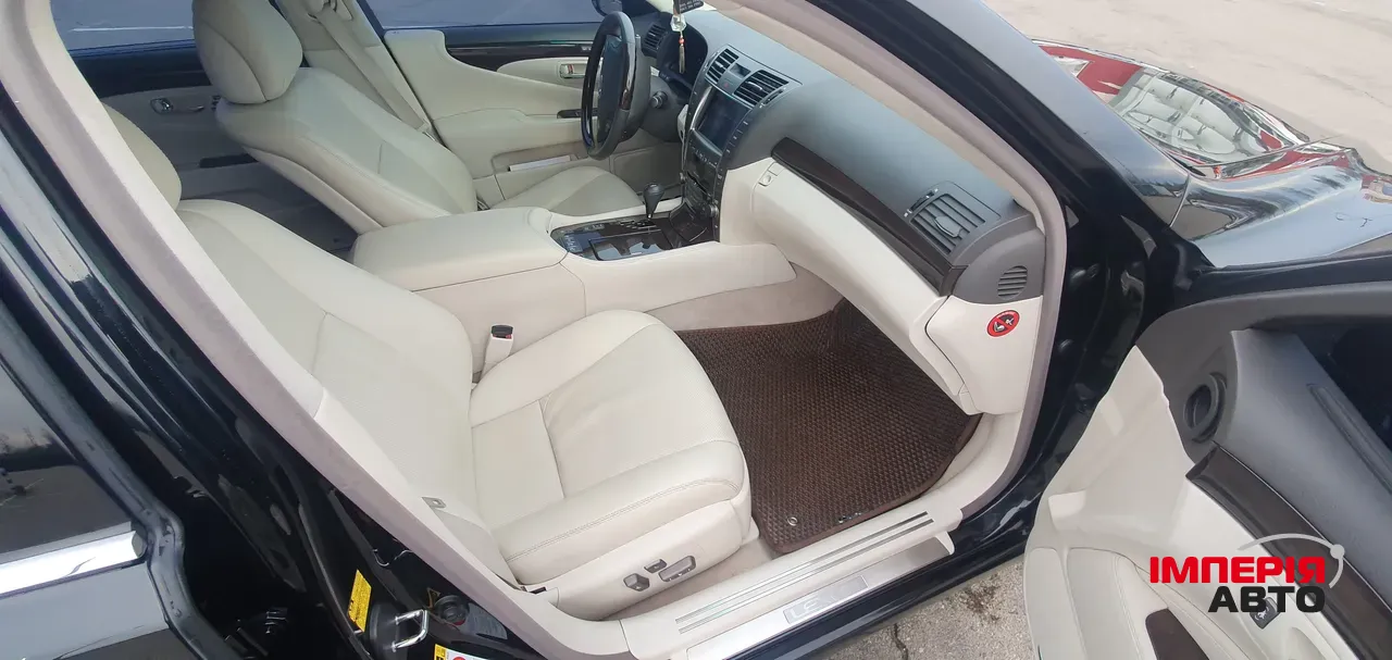 Lexus LS - фото 8