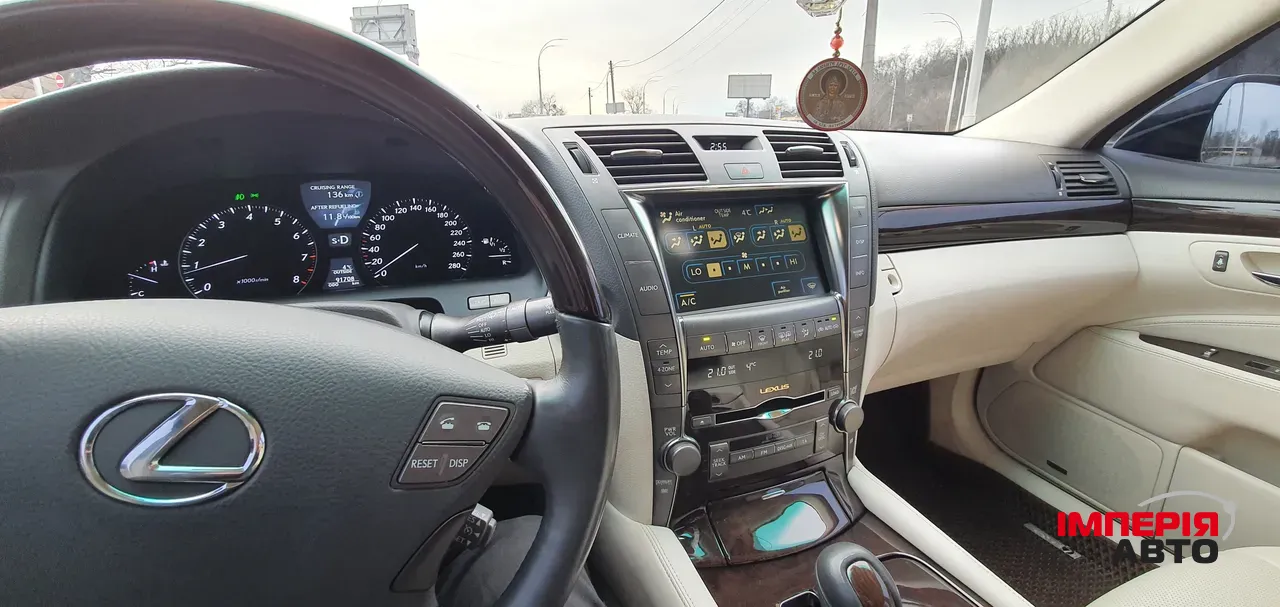 Lexus LS - фото 3