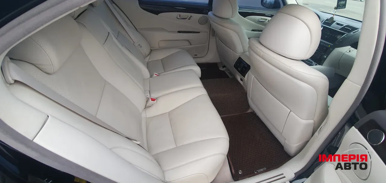 Lexus LS - фото 9
