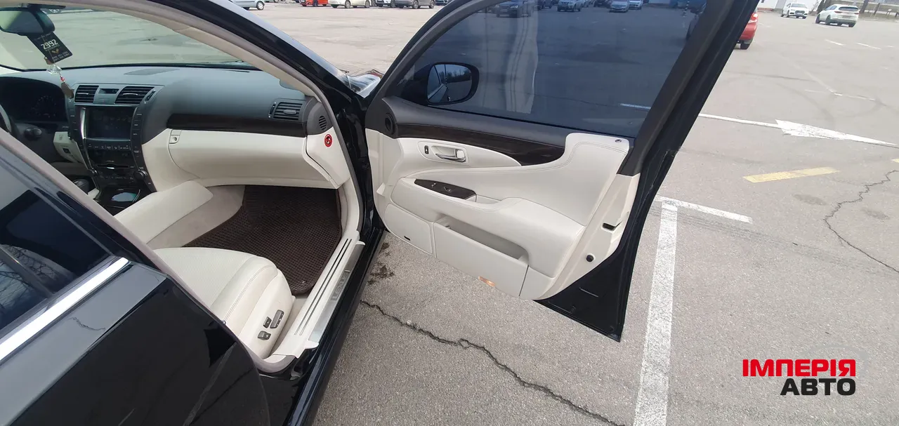 Lexus LS - фото 20