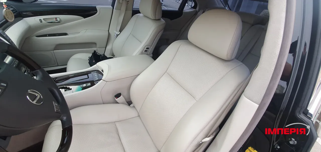 Lexus LS - фото 7