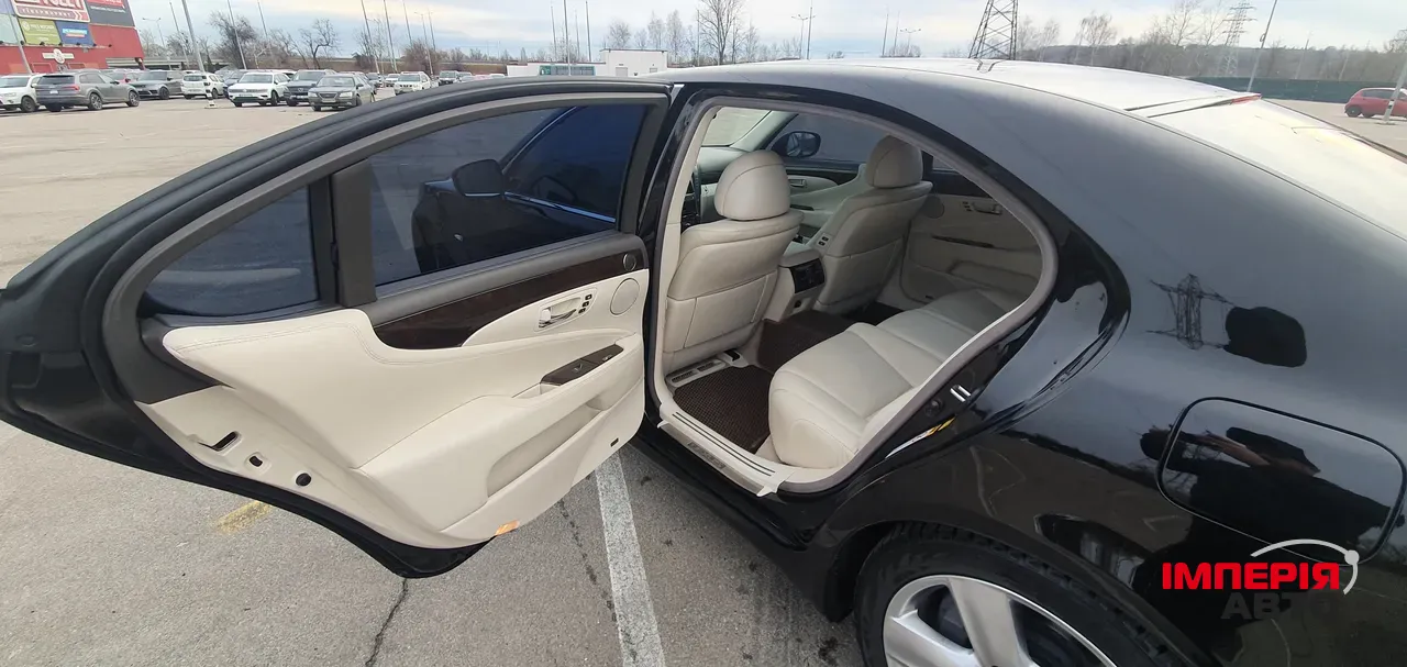 Lexus LS - фото 21