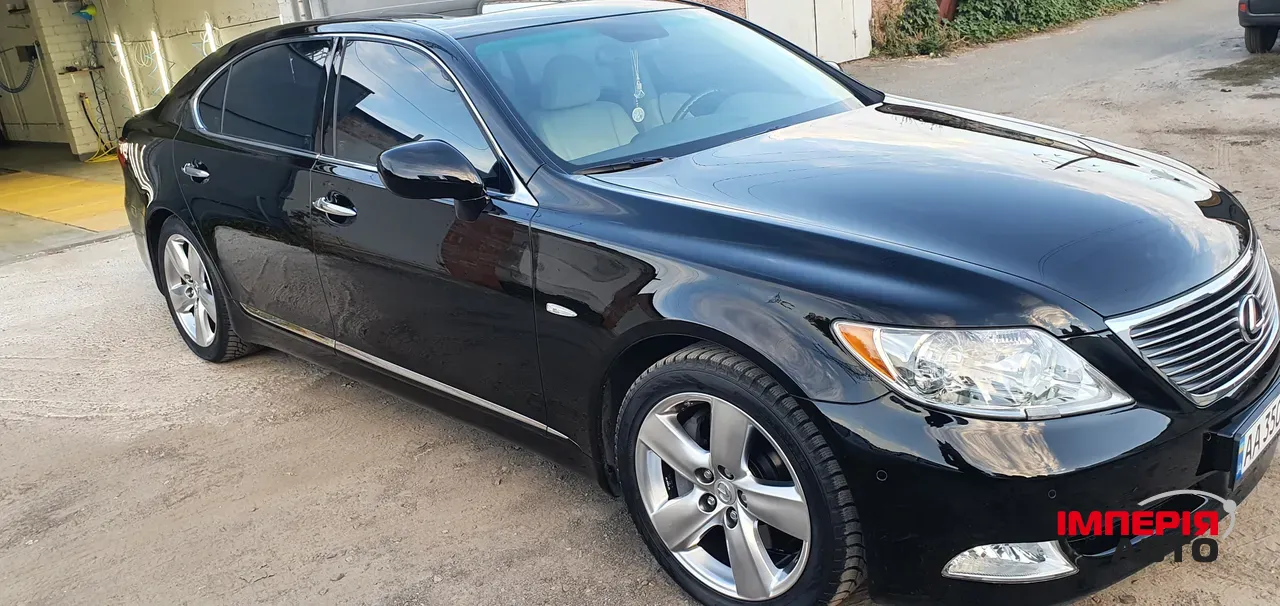 Lexus LS - фото 1