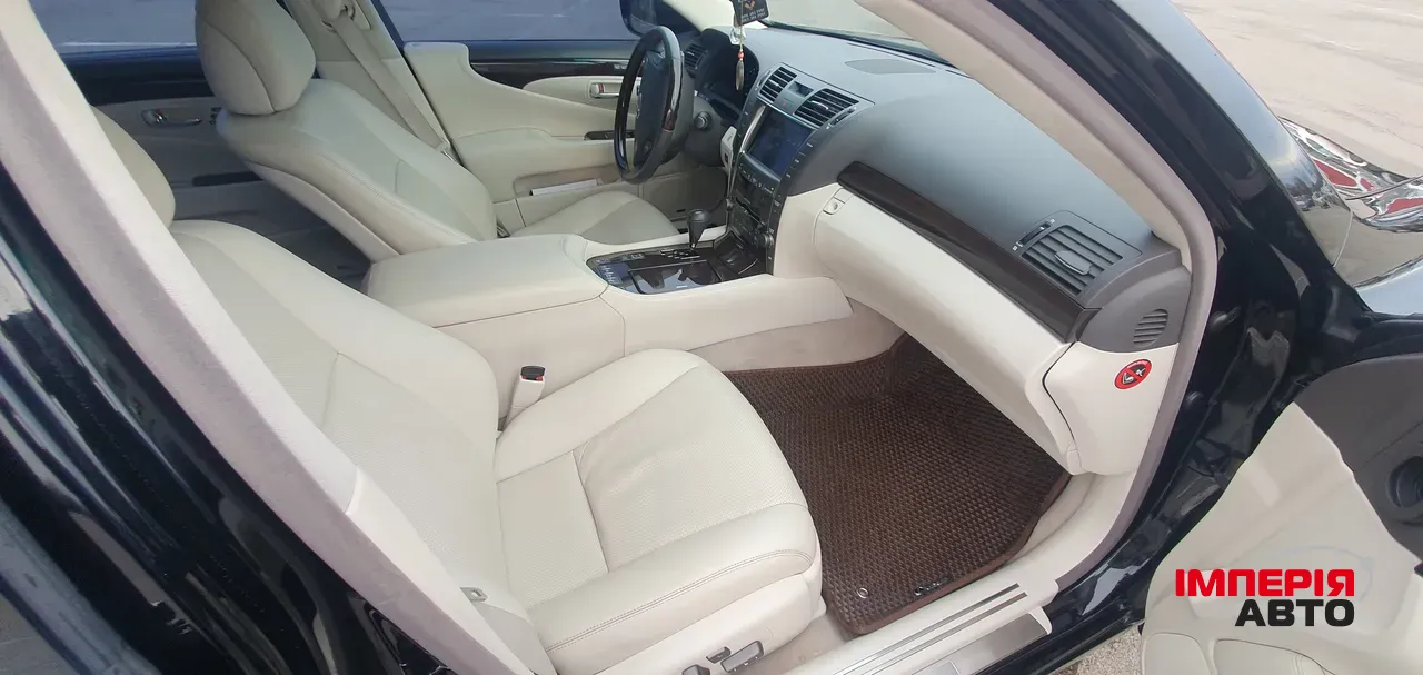 Lexus LS - фото 14