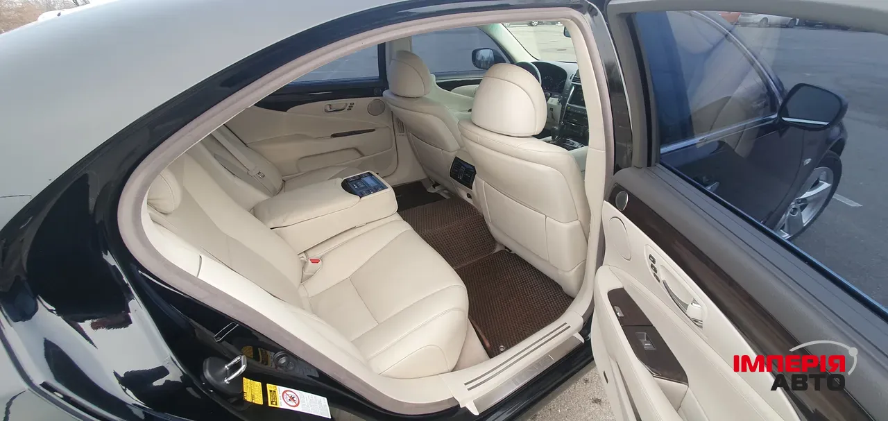 Lexus LS - фото 25