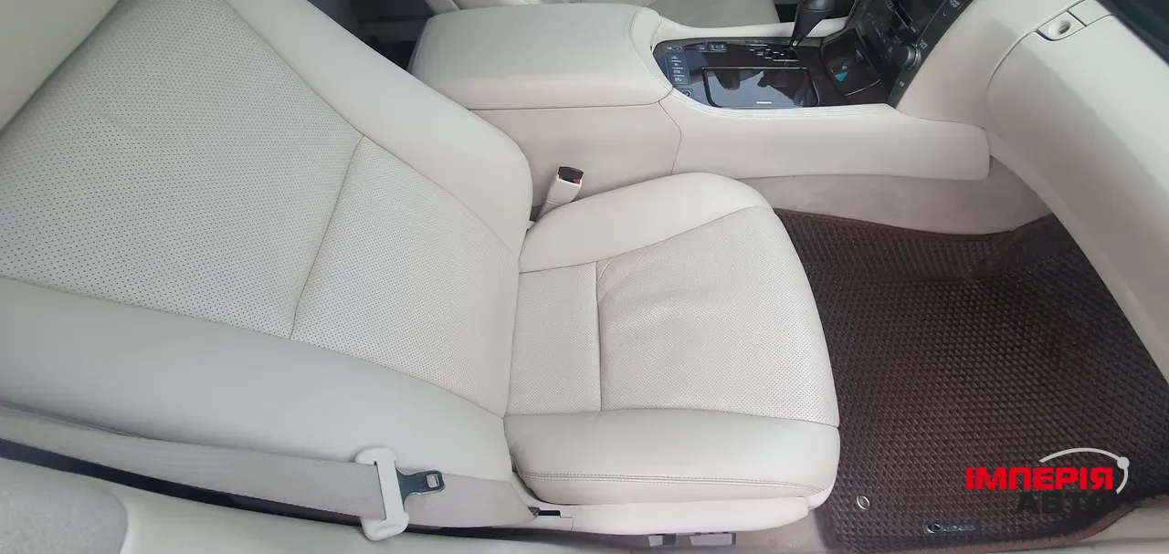 Lexus LS - фото 24