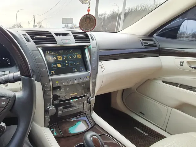 Lexus LS - фото 3