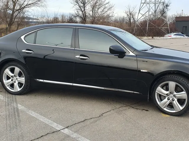 Lexus LS - фото 2